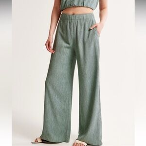 NWT Abercrombie & Fitch Ultra High Rise Wide Leg Pants | XXXLs (26/28) | Sage